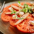 Carpaccio de tomate rosa<br>con Ventresca de Bonito